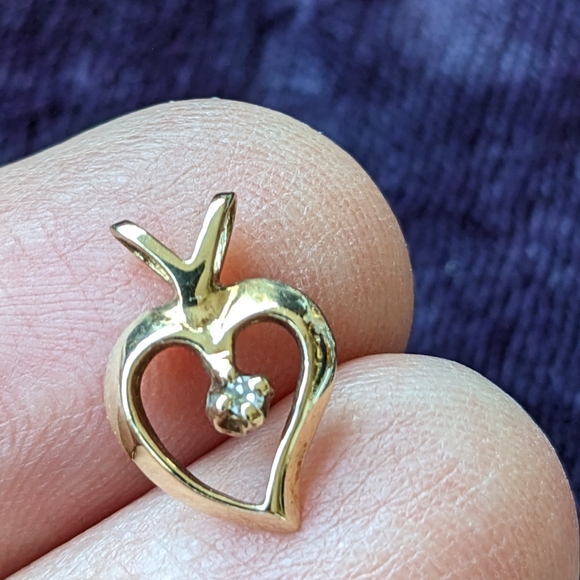 Solid 10K Gold Vintage Open Heart Pendant With Natural Earth Mined Diamond - Picture 2 of 8